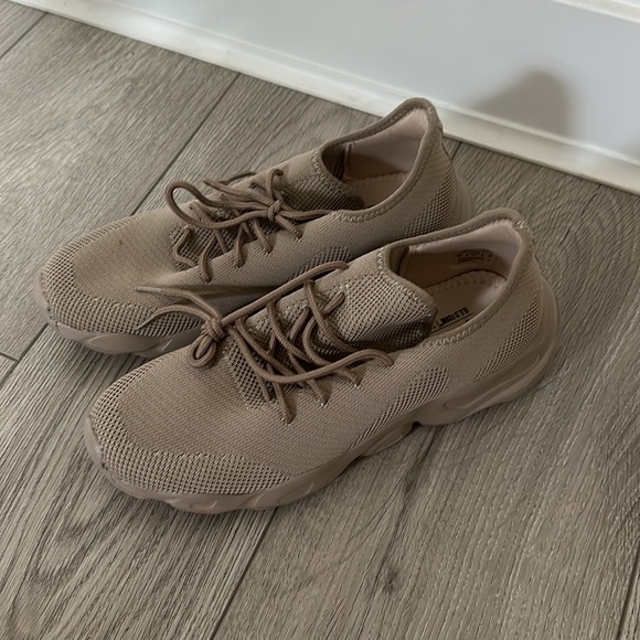 BNIB men’s sneakers - Picture 6 of 6